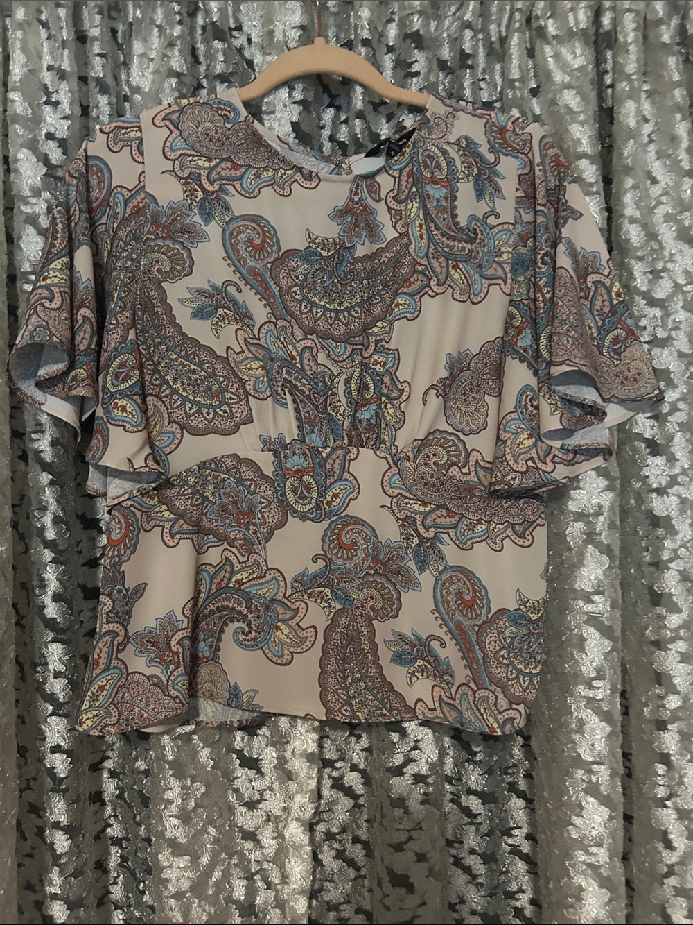 Express Paisley Flutter Sleeve Top in Beige with Blue & Brown Accents